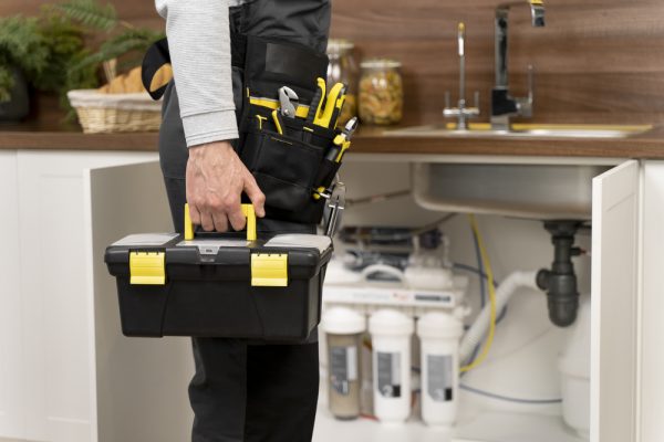 travailleur-entretien-service-reparant (2)